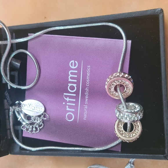 Oriflame three tone necklace - Picture 3 of 3